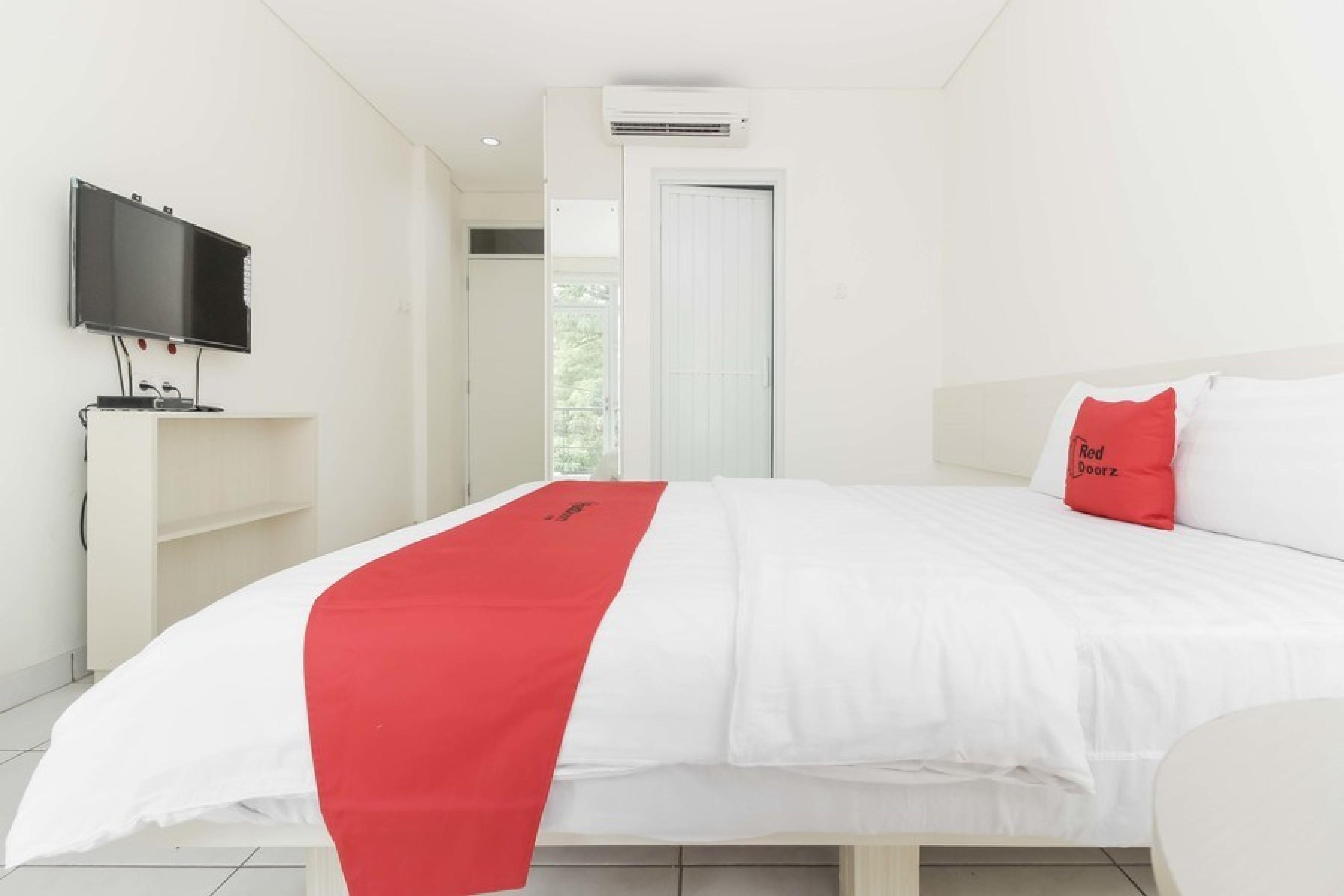 Hotel RedDoorz near Pancoran Dżakarta Zewnętrze zdjęcie