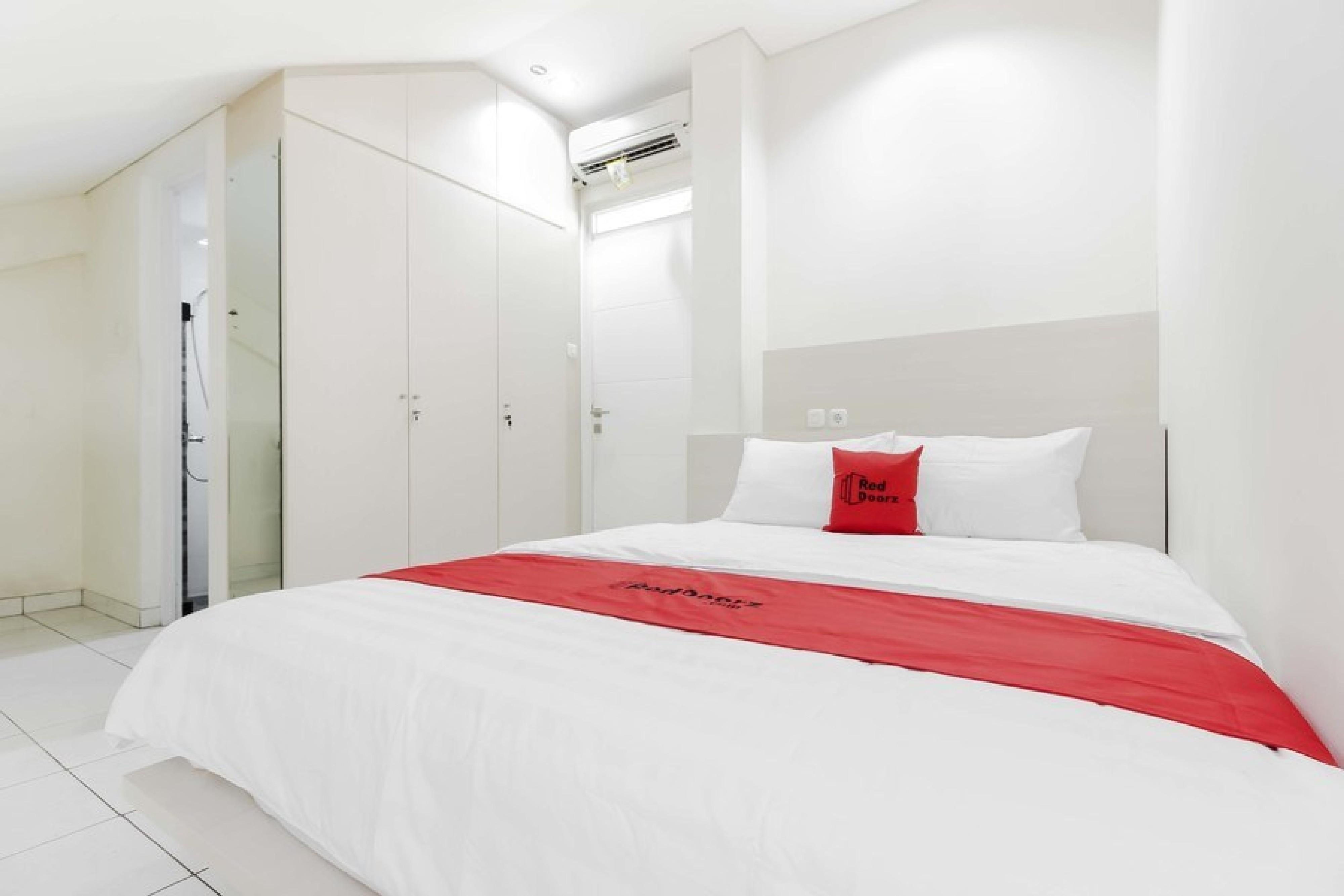 Hotel RedDoorz near Pancoran Dżakarta Zewnętrze zdjęcie