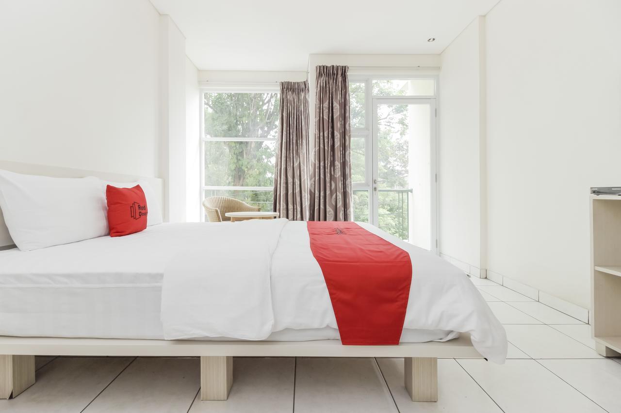 Hotel RedDoorz near Pancoran Dżakarta Zewnętrze zdjęcie