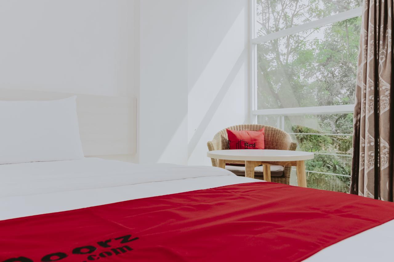 Hotel RedDoorz near Pancoran Dżakarta Zewnętrze zdjęcie