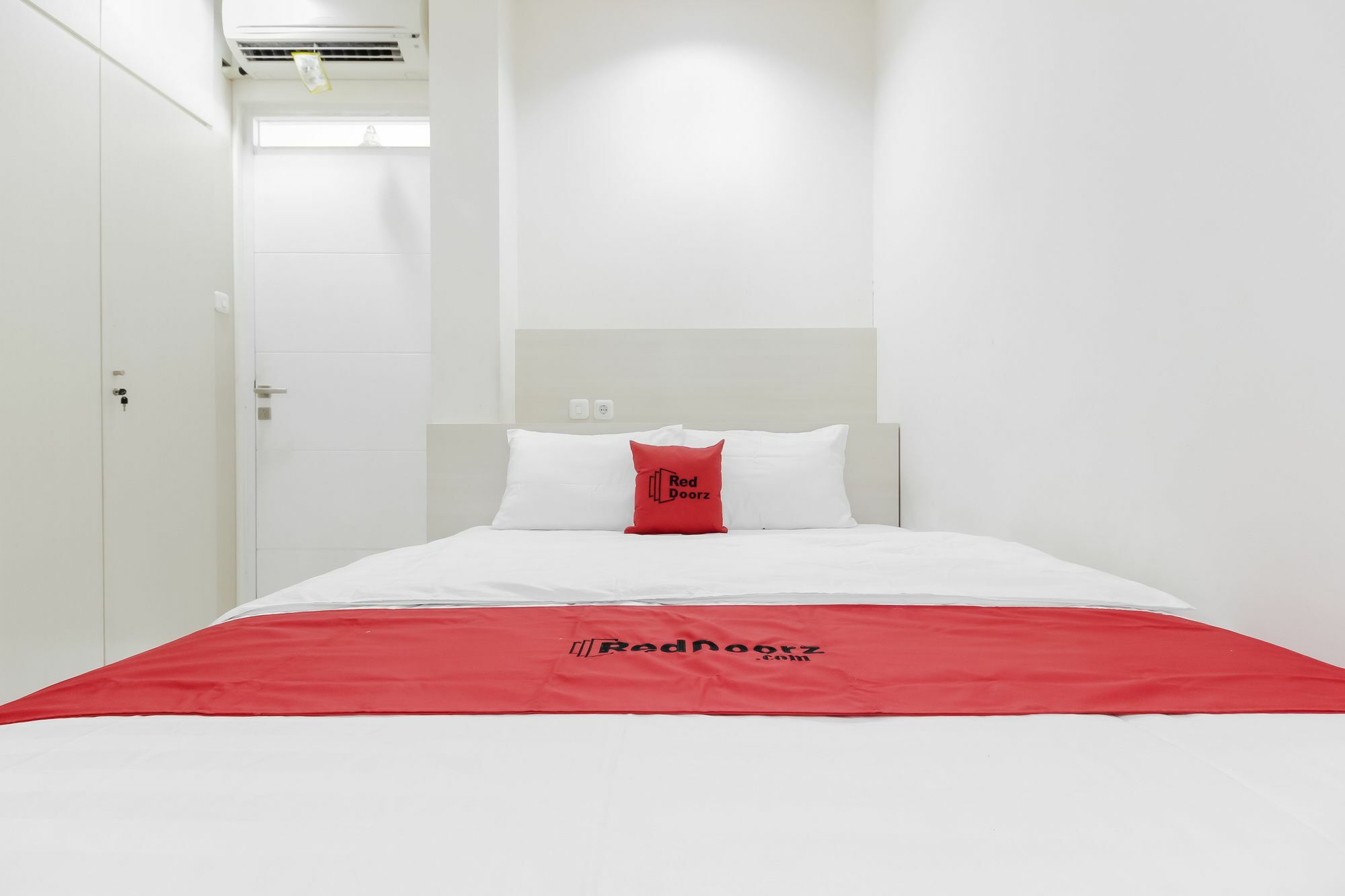 Hotel RedDoorz near Pancoran Dżakarta Zewnętrze zdjęcie