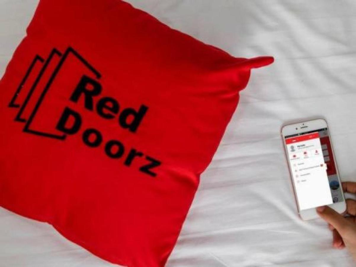 Hotel RedDoorz near Pancoran Dżakarta Zewnętrze zdjęcie